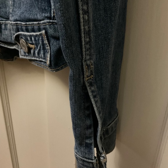 Levi’s Jean Jacket Size Medium - Picture 7 of 14